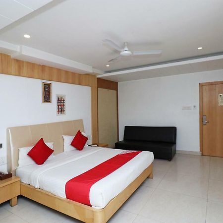 Oyo 5843 Hotel Yash Inn Mirzāpur Esterno foto