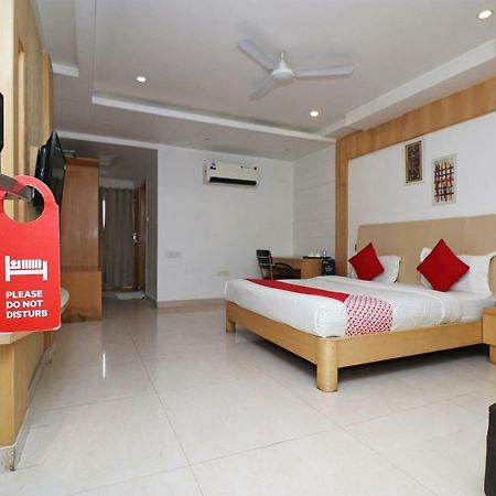 Oyo 5843 Hotel Yash Inn Mirzāpur Esterno foto