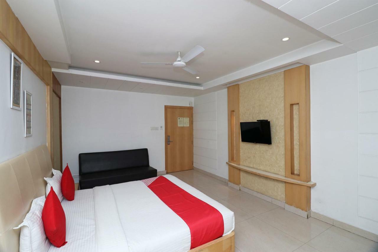 Oyo 5843 Hotel Yash Inn Mirzāpur Esterno foto