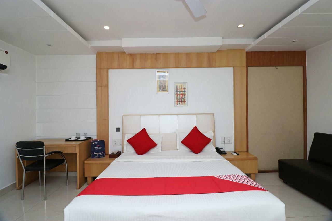 Oyo 5843 Hotel Yash Inn Mirzāpur Esterno foto