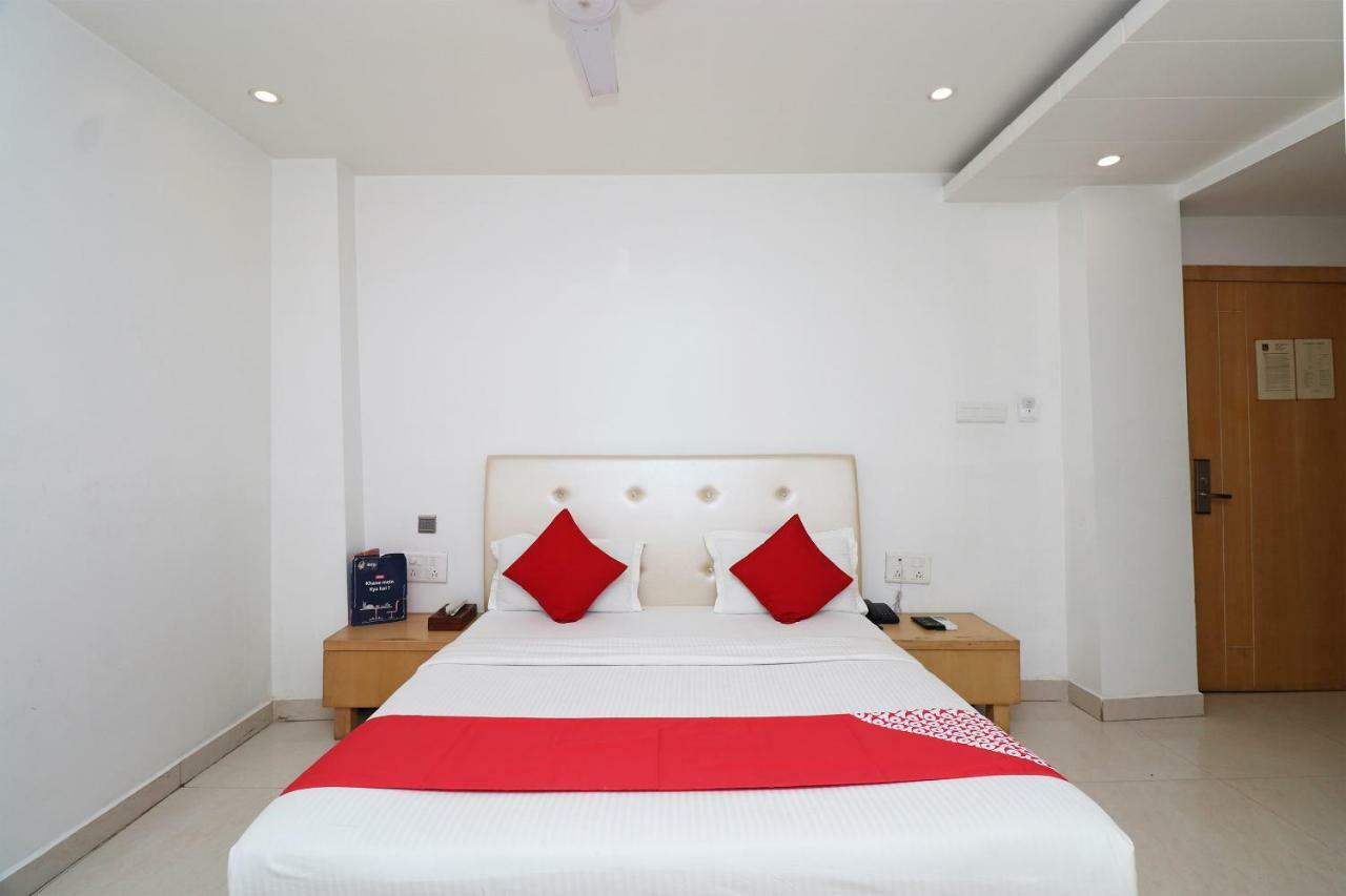 Oyo 5843 Hotel Yash Inn Mirzāpur Esterno foto