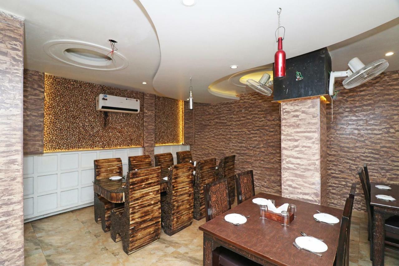 Oyo 5843 Hotel Yash Inn Mirzāpur Esterno foto