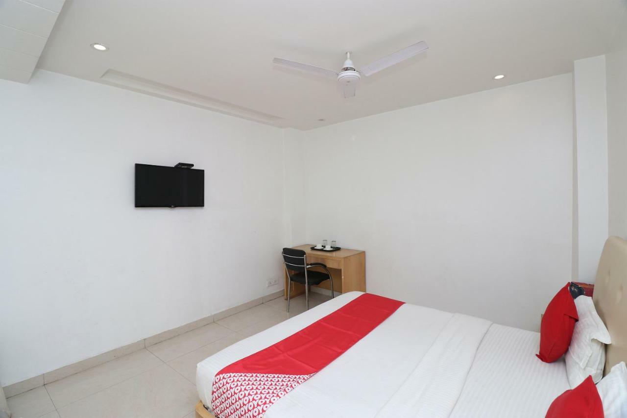 Oyo 5843 Hotel Yash Inn Mirzāpur Esterno foto