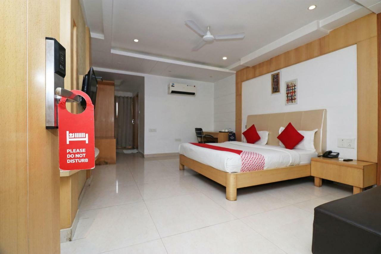 Oyo 5843 Hotel Yash Inn Mirzāpur Esterno foto