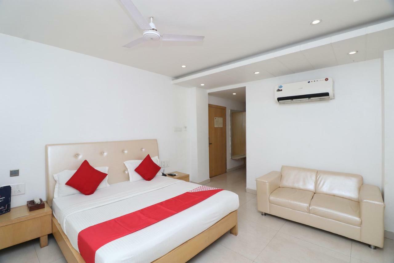Oyo 5843 Hotel Yash Inn Mirzāpur Esterno foto