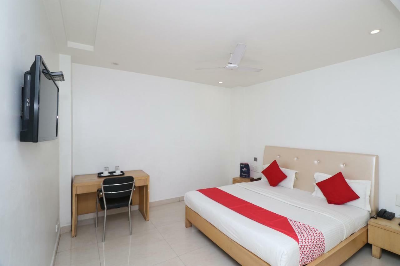 Oyo 5843 Hotel Yash Inn Mirzāpur Esterno foto