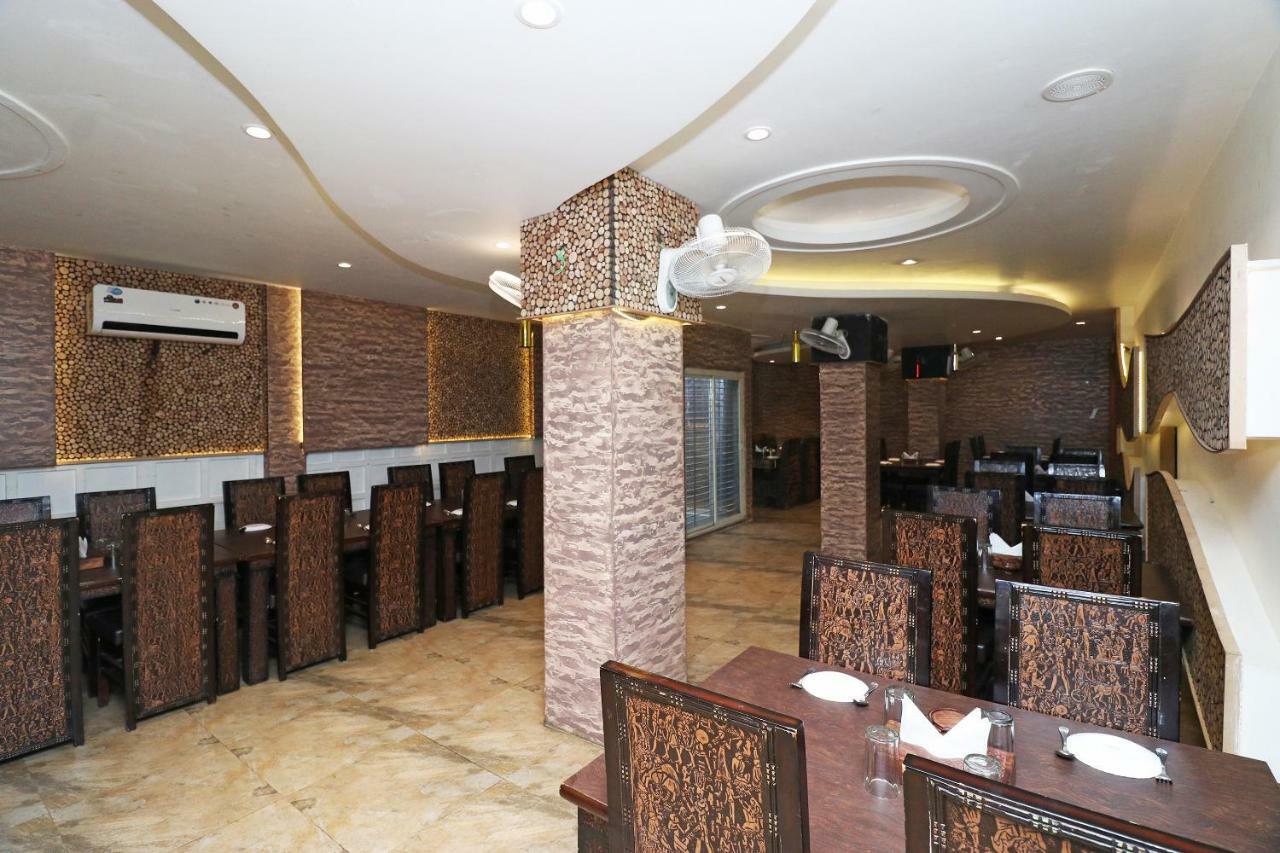Oyo 5843 Hotel Yash Inn Mirzāpur Esterno foto